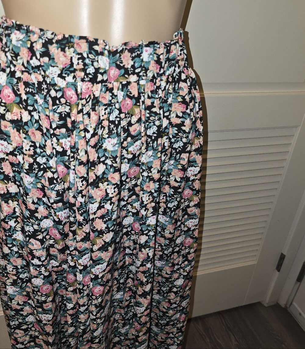 Floral Pleated Maxi Skirt 🩷 - Picture 4 of 5